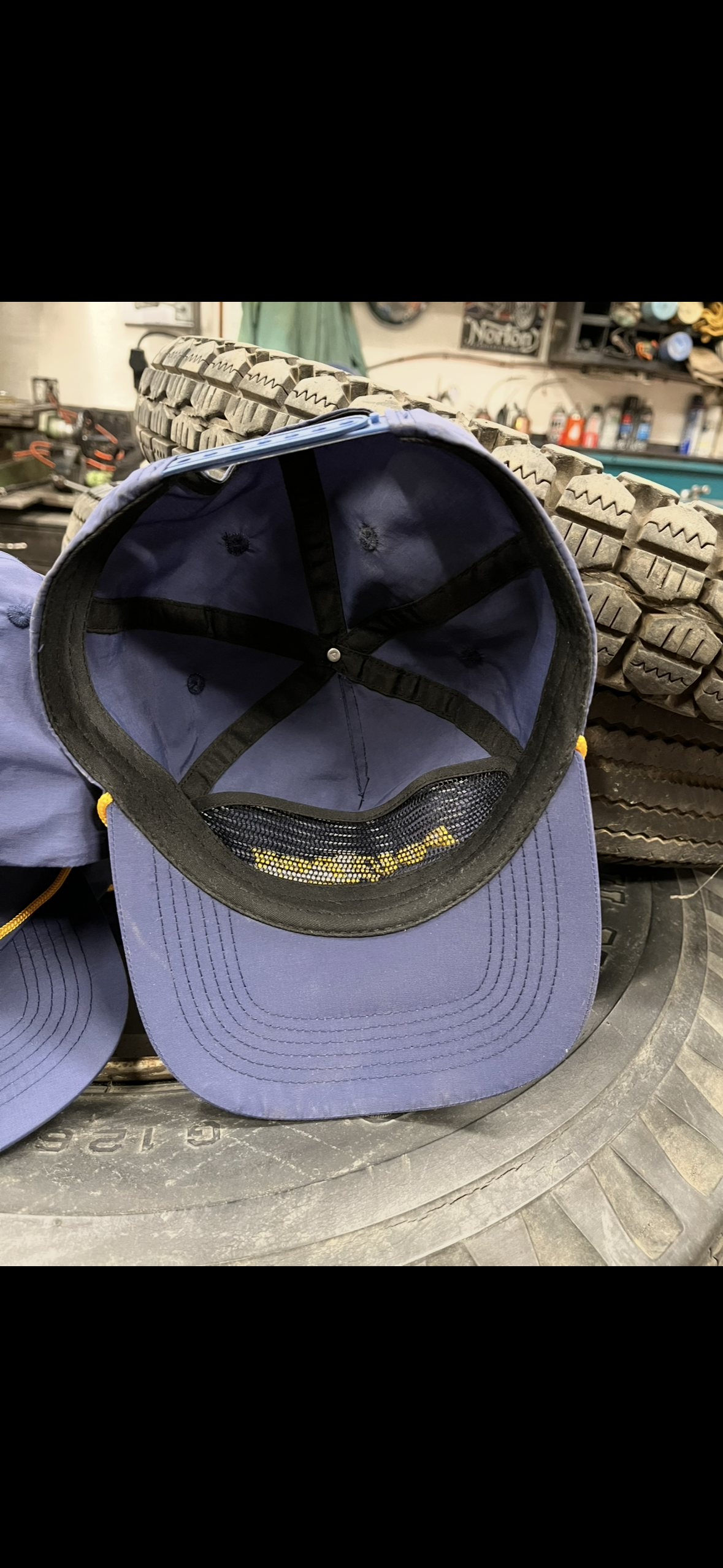 Poupon light weight snap back